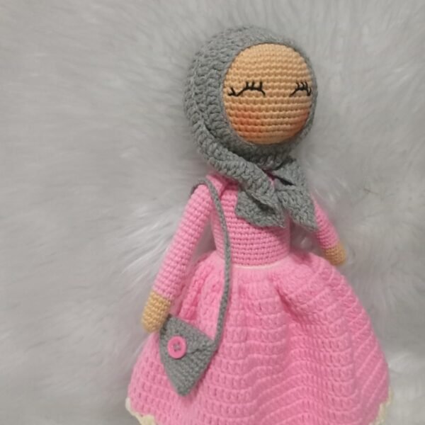 Pembe Neşeli Tesettürlü Amigurumi Örgü Oyuncak