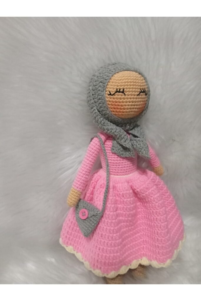 Pembe Neşeli Tesettürlü Amigurumi Örgü Oyuncak
