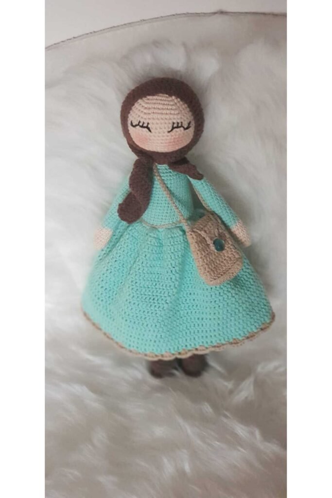 Mavi Neşeli Tesettürlü Amigurumi Örgü Oyuncak